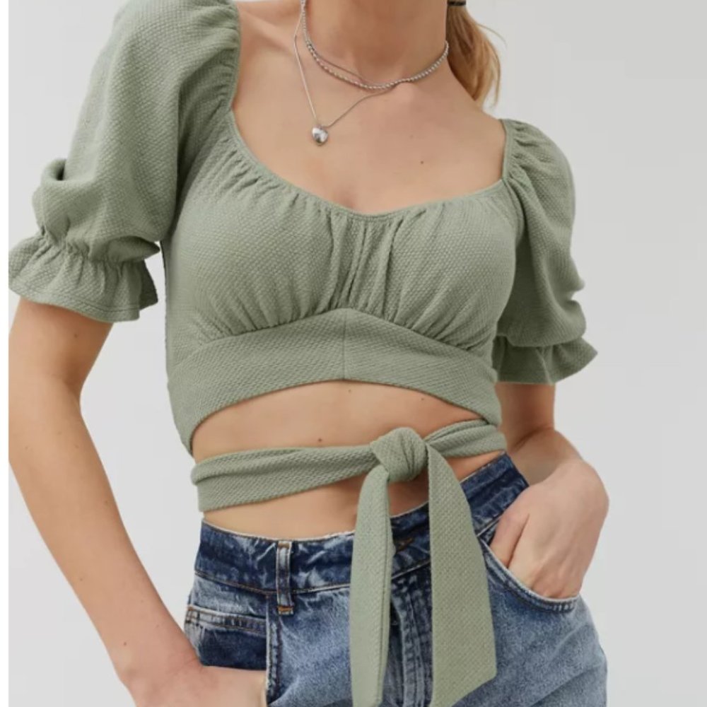 🆕 UO Annie Puff Sleeve Wrap Top